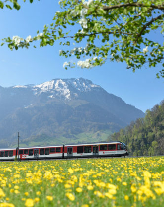Luzern Engelberg Express vor Stanserhorn