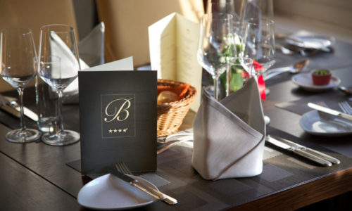 Restaurant Tisch Table 3 Belvedere Swiss Quality Hotel Grindelwald 1024x683